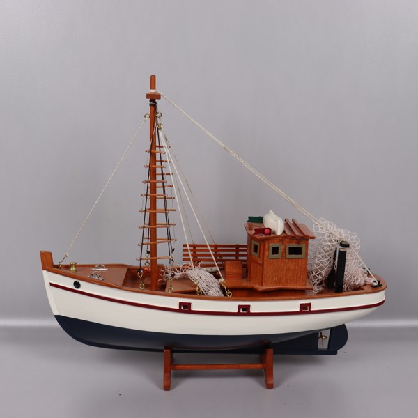 Modellbåt, fiskebåt  i trä_48110a_8dc2933e3213f8d_lg.jpeg