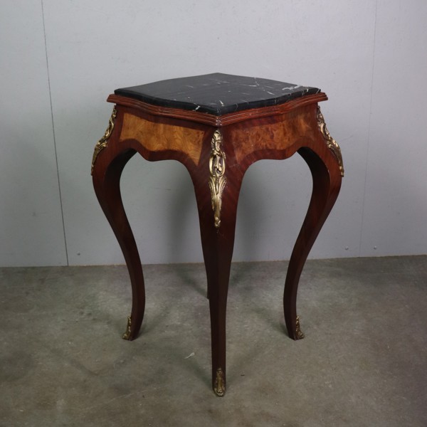 Stilmöbel, sidobord med stenskiva, rokoko_48232a_8dc2c57c1e6684c_lg.jpeg
