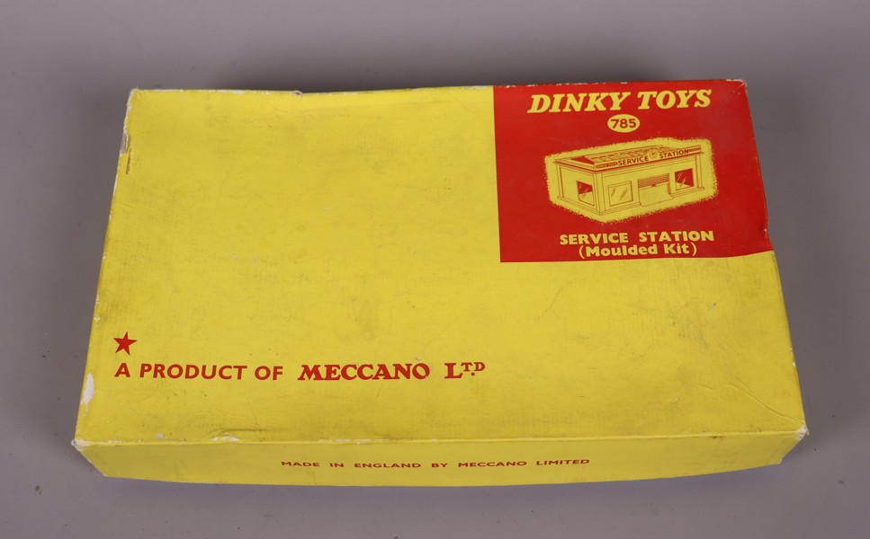 Meccano, Dinky Toys, 785, service station (moulded kit)_48312a_8dc2d552972972b_lg.jpeg