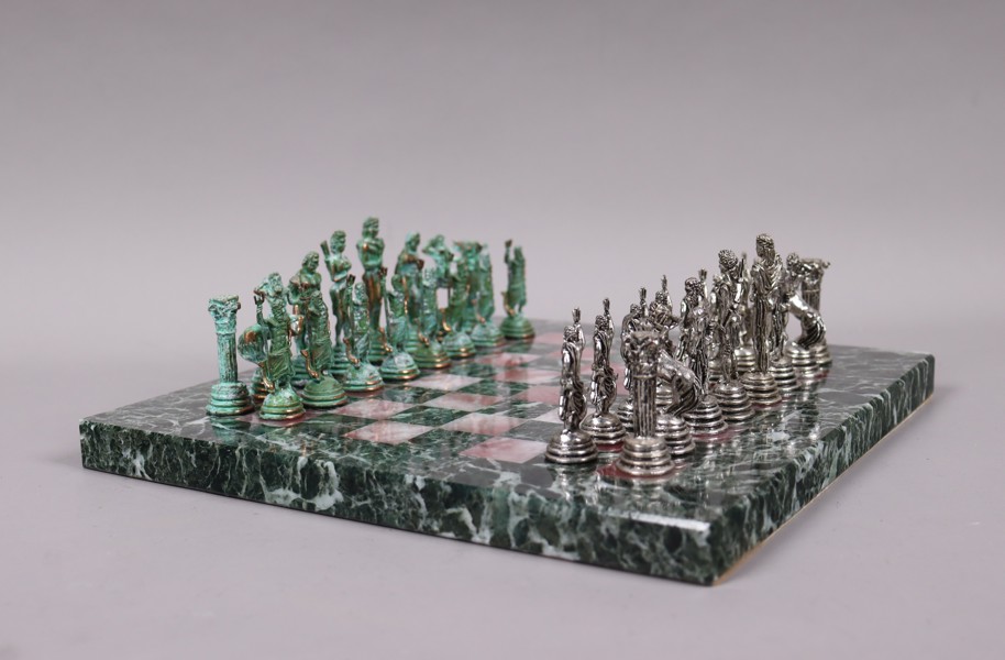 Schackspel, mässing och marmor, 1900-talets andra hälft_48339a_8dc2e4dacc99e0e_lg.jpeg