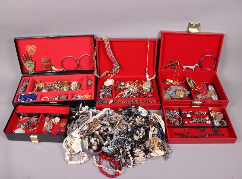 Diverse smycken, ringar, halsband, örhängen, broscher mm_48646a_8dc34ffda0927dc_lg.jpeg
